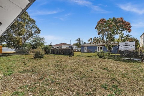 House in Homestead, Florida 3 bedrooms, 120.59 sq.m. № 2036184 - photo 26