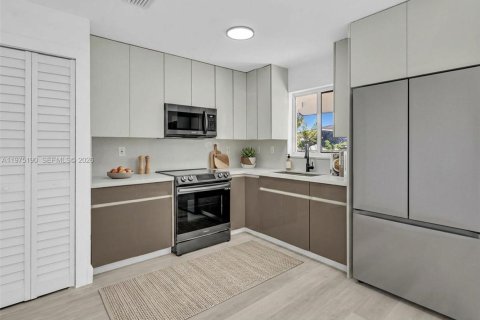 House in Homestead, Florida 3 bedrooms, 120.59 sq.m. № 2036184 - photo 11