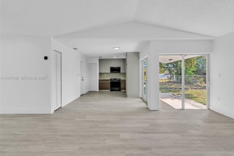 House in Homestead, Florida 3 bedrooms, 120.59 sq.m. № 2036184 - photo 7