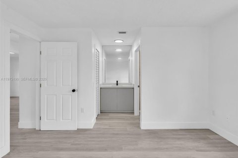 House in Homestead, Florida 3 bedrooms, 120.59 sq.m. № 2036184 - photo 21