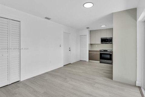 House in Homestead, Florida 3 bedrooms, 120.59 sq.m. № 2036184 - photo 10