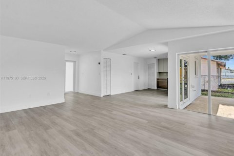 House in Homestead, Florida 3 bedrooms, 120.59 sq.m. № 2036184 - photo 8