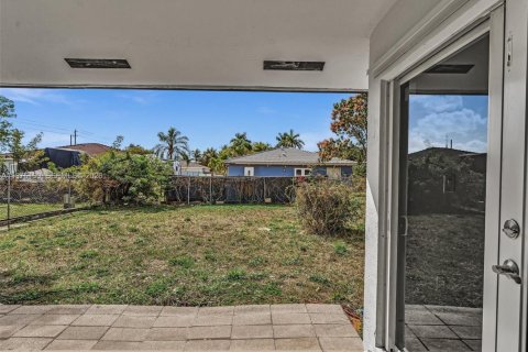 House in Homestead, Florida 3 bedrooms, 120.59 sq.m. № 2036184 - photo 23