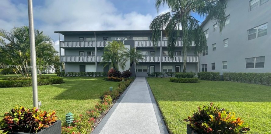 Кондоминиум с 5 комнатами в Бока-Ратон, Флорида № 2014966