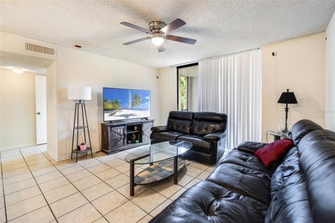 Copropriété à louer à Fort Myers, Floride: 1 chambre, 63.17 m2 № 2388269 - photo 8