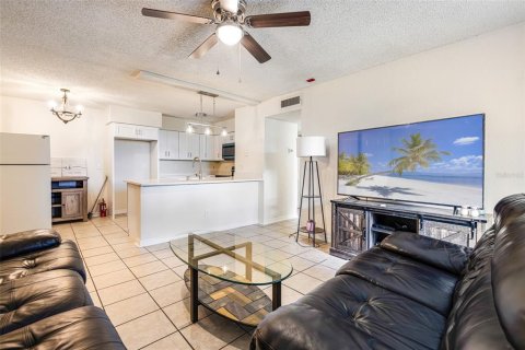 Copropriété à louer à Fort Myers, Floride: 1 chambre, 63.17 m2 № 2388269 - photo 7