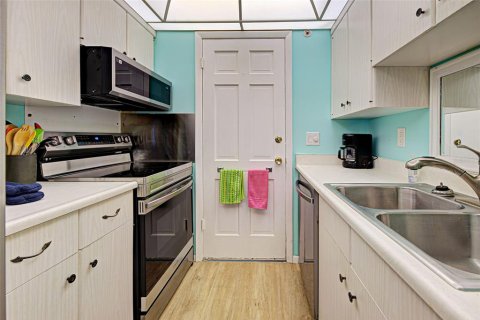 Condo in Venice, Florida, 2 bedrooms  № 1824402 - photo 18