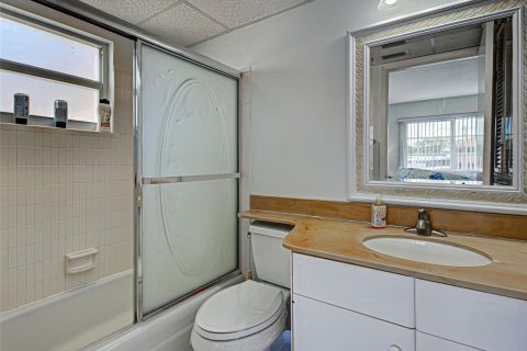 Condo in Venice, Florida, 2 bedrooms  № 1824402 - photo 23