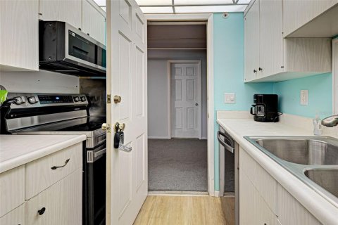 Condo in Venice, Florida, 2 bedrooms  № 1824402 - photo 19