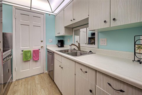 Condo in Venice, Florida, 2 bedrooms  № 1824402 - photo 17
