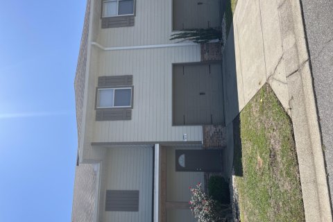 Touwnhouse à louer à Crestview, Floride: 3 chambres, 163.04 m2 № 560703 - photo 1
