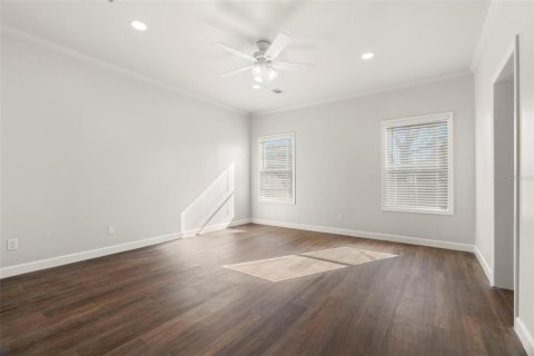 House in Saint Petersburg, Florida 4 bedrooms, 178.37 sq.m. № 2220569 - photo 13