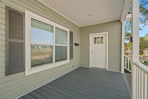 House in Saint Petersburg, Florida 4 bedrooms, 178.37 sq.m. № 2220569 - photo 3