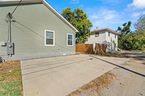 House in Saint Petersburg, Florida 4 bedrooms, 178.37 sq.m. № 2220569 - photo 28