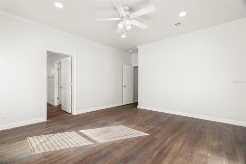 House in Saint Petersburg, Florida 4 bedrooms, 178.37 sq.m. № 2220569 - photo 15