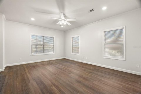 House in Saint Petersburg, Florida 4 bedrooms, 178.37 sq.m. № 2220569 - photo 14