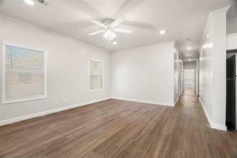 House in Saint Petersburg, Florida 4 bedrooms, 178.37 sq.m. № 2220569 - photo 11