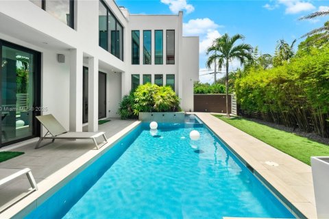 Купить виллу или дом в Форт-Лодердейл, Флорида 4 спальни, 346.9м2, № 1957848 - фото 22