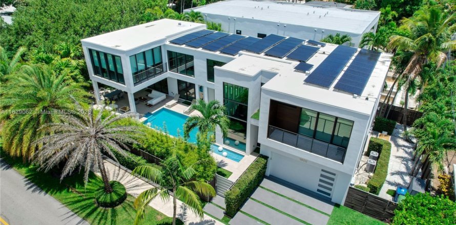 Дом в Форт-Лодердейл, Флорида 4 спальни, 346.9м2 № 1957848