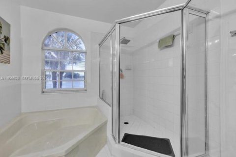 Copropriété à vendre à Miami Lakes, Floride: 2 chambres, 130.53 m2 № 1993701 - photo 15