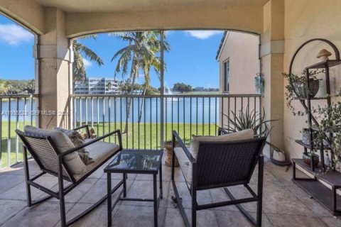 Copropriété à vendre à Miami Lakes, Floride: 2 chambres, 130.53 m2 № 1993701 - photo 25