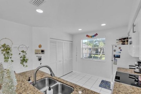 Copropriété à vendre à Miami Lakes, Floride: 2 chambres, 130.53 m2 № 1993701 - photo 23