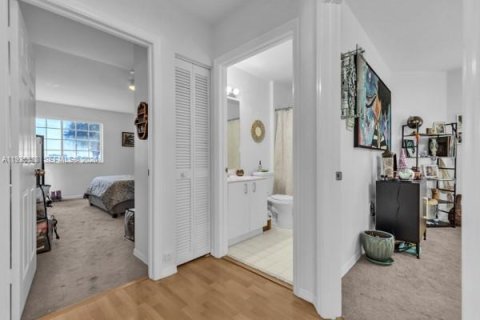 Copropriété à vendre à Miami Lakes, Floride: 2 chambres, 130.53 m2 № 1993701 - photo 12