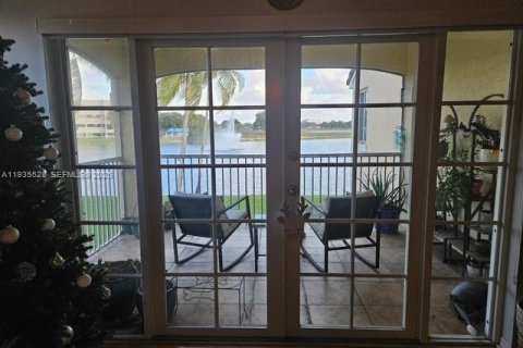 Condominio en venta en Miami Lakes, Florida, 2 dormitorios, 130.53 m2 № 1993701 - foto 2