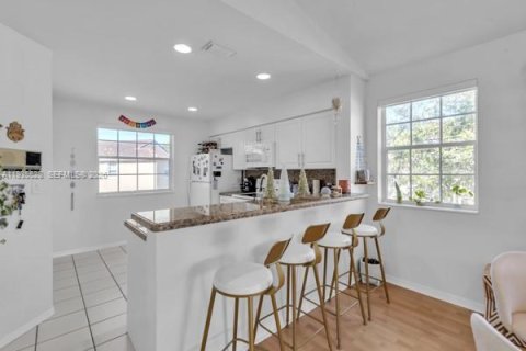 Copropriété à vendre à Miami Lakes, Floride: 2 chambres, 130.53 m2 № 1993701 - photo 17