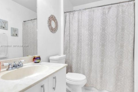 Copropriété à vendre à Miami Lakes, Floride: 2 chambres, 130.53 m2 № 1993701 - photo 11