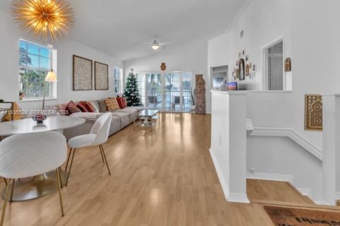 Copropriété à vendre à Miami Lakes, Floride: 2 chambres, 130.53 m2 № 1993701 - photo 7