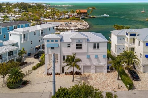 Casa en venta en Marathon, Florida, 5 dormitorios, 355.44 m2 № 2045105 - foto 2