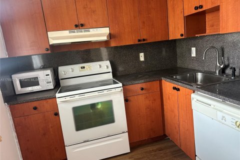 Condominio en venta en Miami, Florida, 1 dormitorio, 78.04 m2 № 1867722 - foto 12