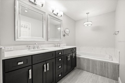 Condo in Winter Park, Florida, 2 bedrooms  № 1643379 - photo 24