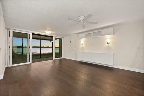 Condo in Winter Park, Florida, 2 bedrooms  № 1643379 - photo 11