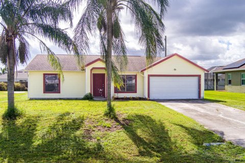 Casa en Port St. Lucie, Florida 3 dormitorios, 110 m2 № 2421141