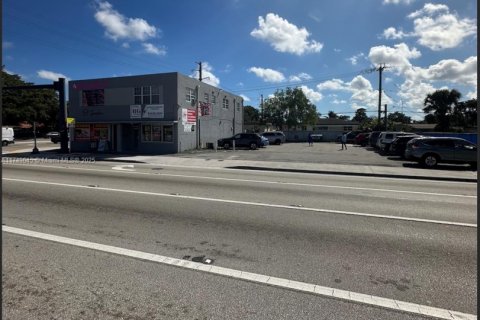 Commercial property in Miramar, Florida № 2054981