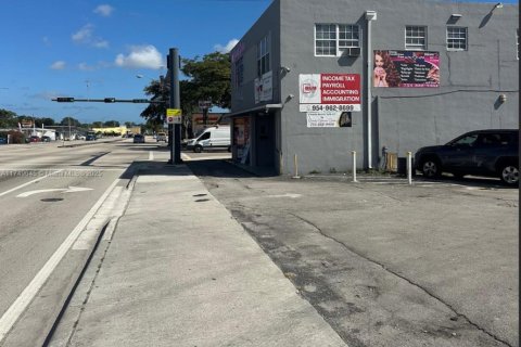 Commercial property in Miramar, Florida № 2054981 - photo 2