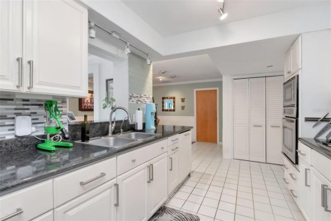 Casa en venta en Saint Petersburg, Florida, 4 dormitorios, 214.79 m2 № 2142898 - foto 6