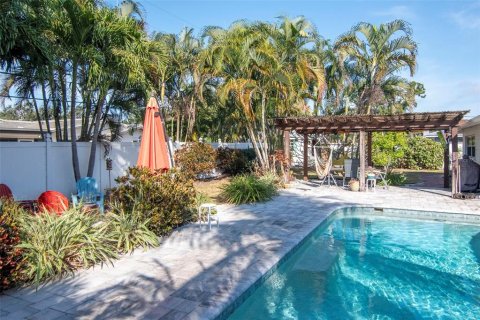 Casa en venta en Saint Petersburg, Florida, 4 dormitorios, 214.79 m2 № 2142898 - foto 27