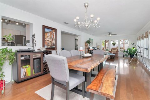 Casa en venta en Saint Petersburg, Florida, 4 dormitorios, 214.79 m2 № 2142898 - foto 10