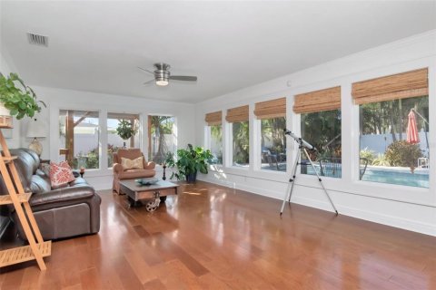 Casa en venta en Saint Petersburg, Florida, 4 dormitorios, 214.79 m2 № 2142898 - foto 12