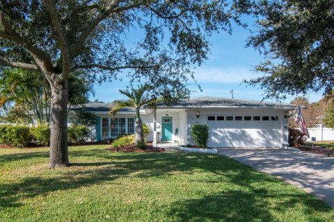 Casa en Saint Petersburg, Florida 4 dormitorios, 214.79 m2 № 2142898