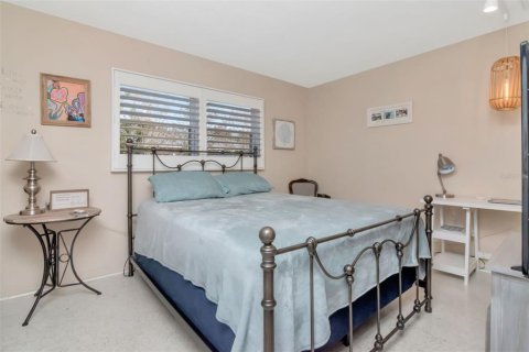 Casa en venta en Saint Petersburg, Florida, 4 dormitorios, 214.79 m2 № 2142898 - foto 19