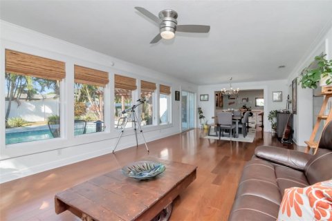 Casa en venta en Saint Petersburg, Florida, 4 dormitorios, 214.79 m2 № 2142898 - foto 13