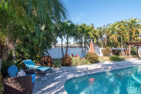 Casa en venta en Saint Petersburg, Florida, 4 dormitorios, 214.79 m2 № 2142898 - foto 28