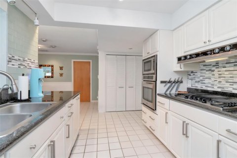 Casa en venta en Saint Petersburg, Florida, 4 dormitorios, 214.79 m2 № 2142898 - foto 7
