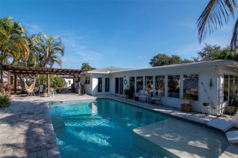 Casa en venta en Saint Petersburg, Florida, 4 dormitorios, 214.79 m2 № 2142898 - foto 24