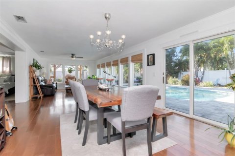 Casa en venta en Saint Petersburg, Florida, 4 dormitorios, 214.79 m2 № 2142898 - foto 9