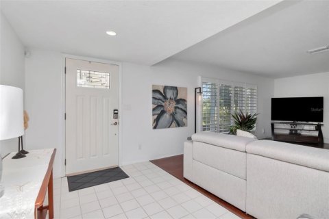 Casa en venta en Saint Petersburg, Florida, 4 dormitorios, 214.79 m2 № 2142898 - foto 2